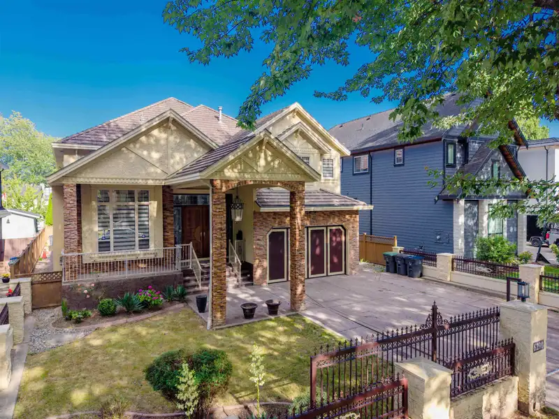 6290 129A STREET - photo 3 of 39