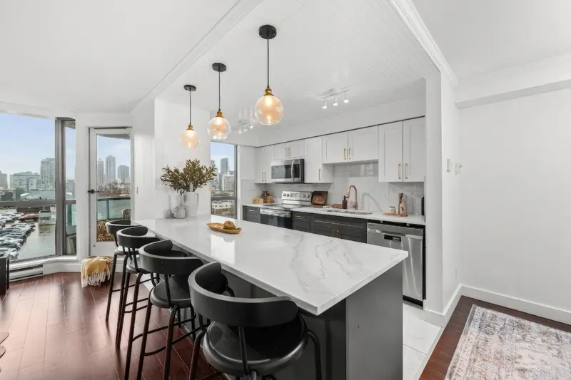 501 888 HAMILTON STREET - photo 2 of 25