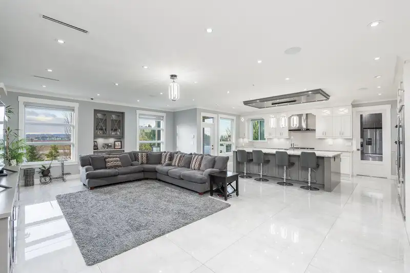 17012 57 AVENUE - photo 4 of 25