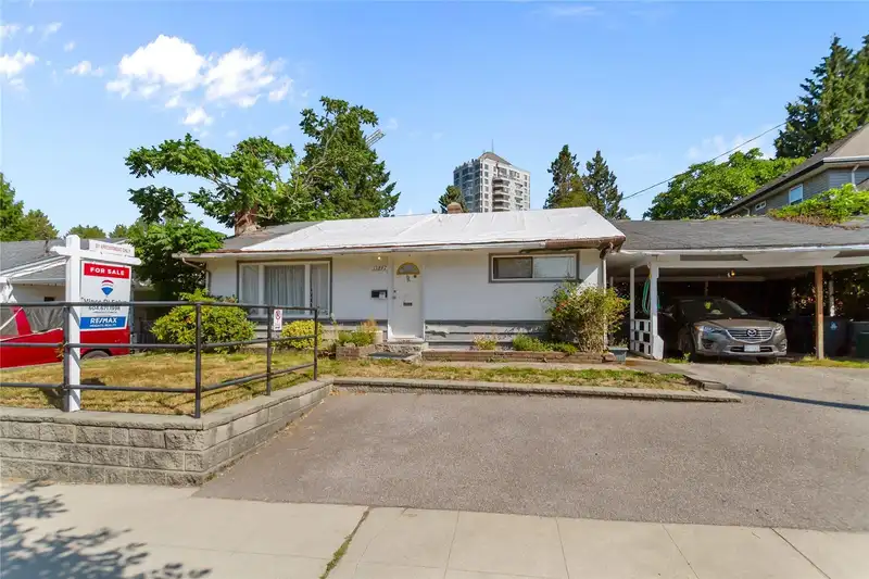 13897 100 AVENUE - photo 2 of 14