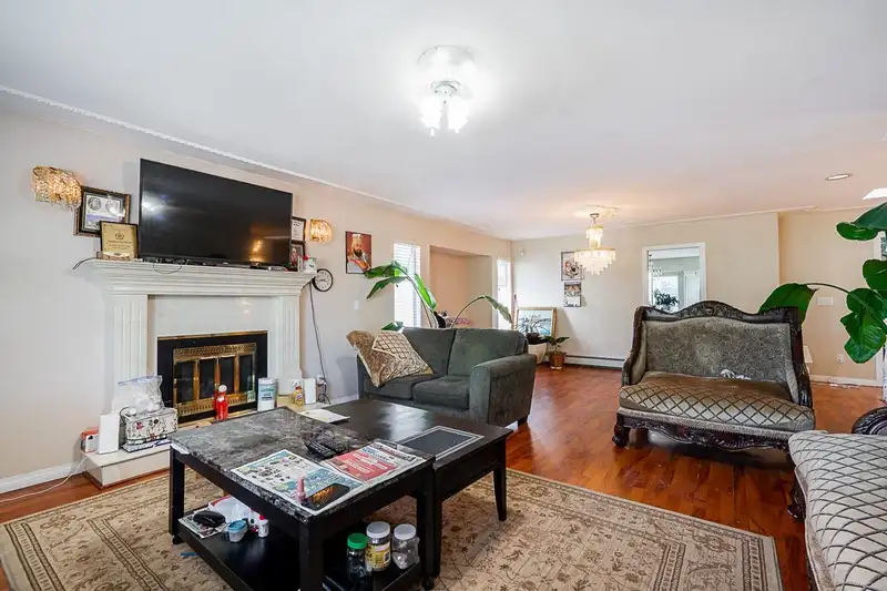 6565 122 STREET - photo 3 of 19