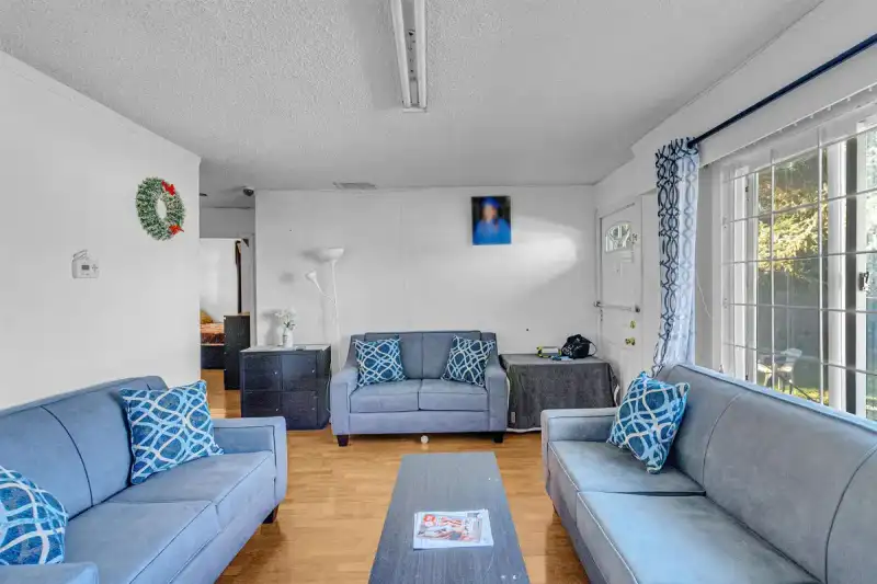12420 96 AVENUE - photo 1 of 6