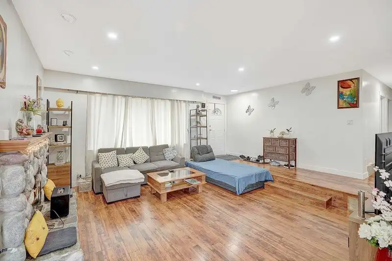 11455 139A STREET - photo 3 of 37