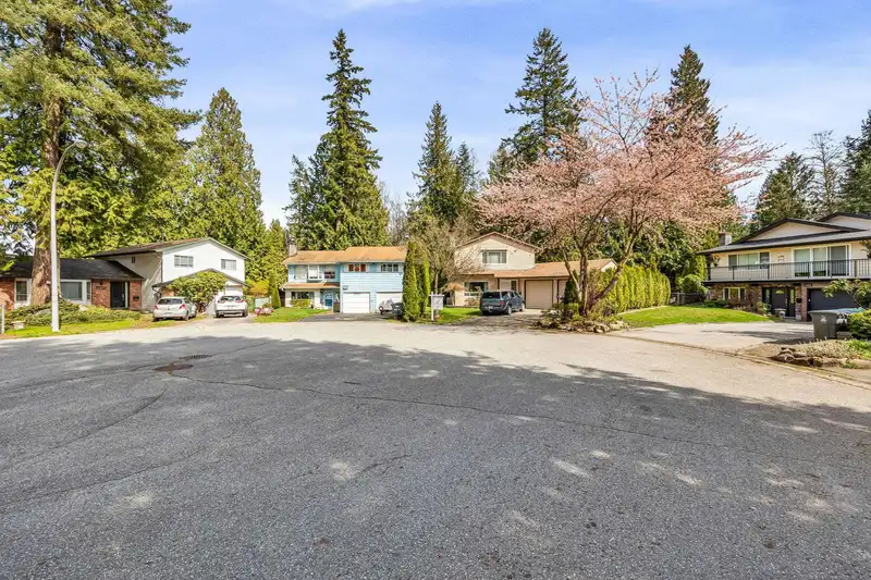 14693 101A AVENUE - photo 3 of 35