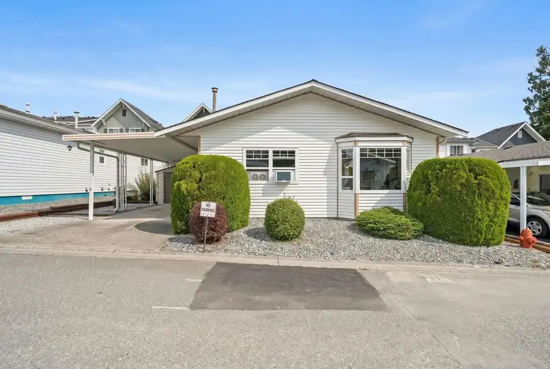 6 8078 KING GEORGE BOULEVARD - photo 3 of 25