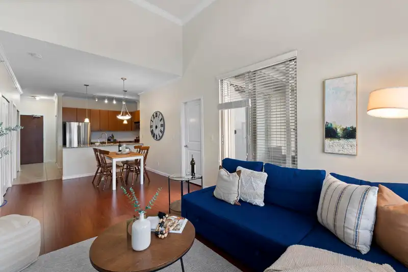 417 15380 102A AVENUE - photo 3 of 33