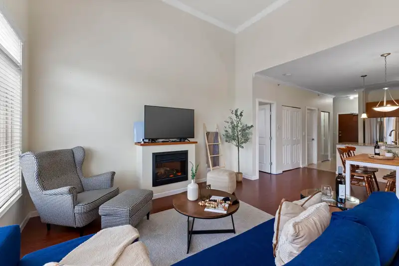 417 15380 102A AVENUE - photo 4 of 33