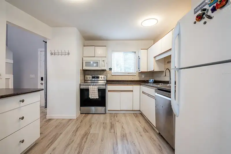 208 13632 67 AVENUE - photo 3 of 11