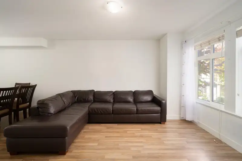 27 19448 68 AVENUE - photo 4 of 25