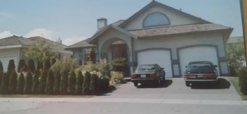 8729 164 STREET - photo 1 of 20