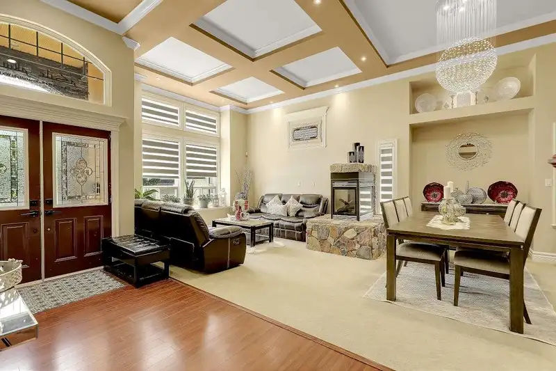 14851 67A AVENUE - photo 2 of 40