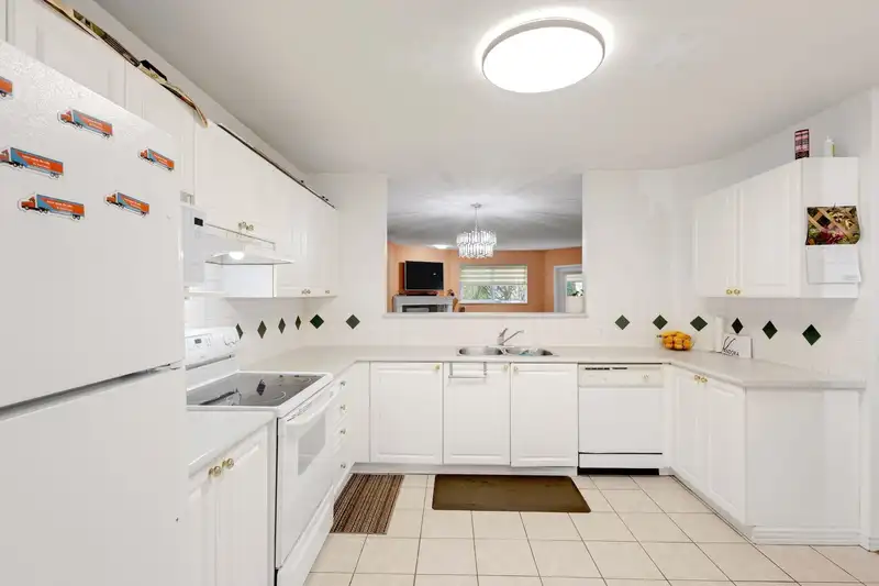 109 13680 84 AVENUE - photo 3 of 14
