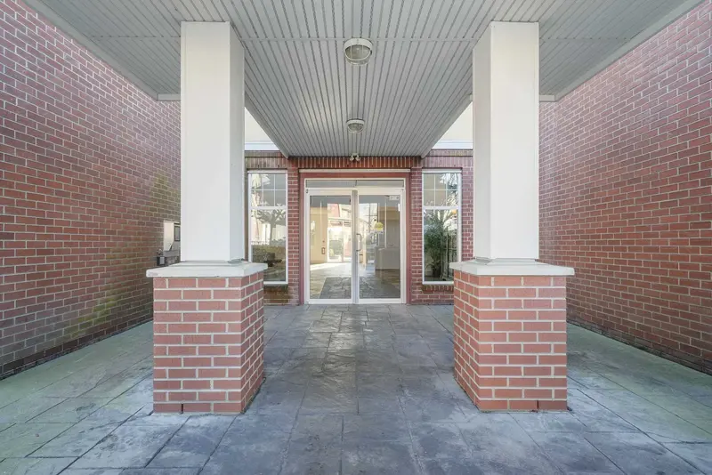 213 17712 57A AVENUE - photo 2 of 20