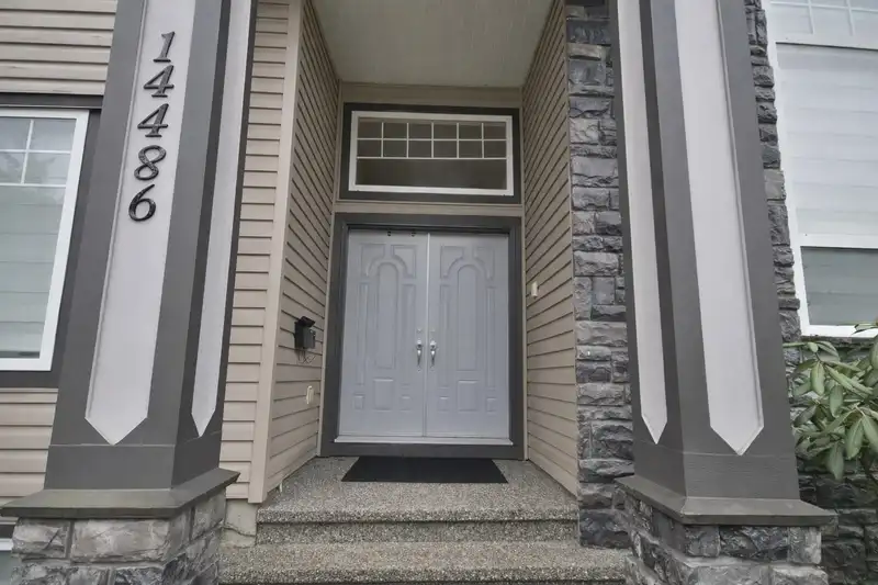 14486 74A AVENUE - photo 2 of 37