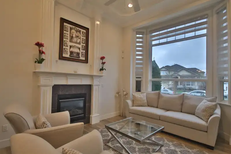 14486 74A AVENUE - photo 4 of 37