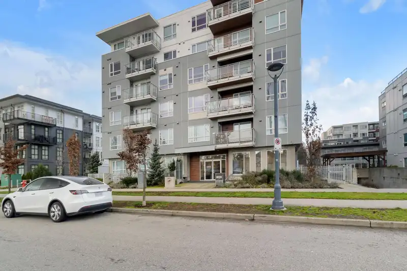 221 13963 105 BOULEVARD - photo 1 of 26