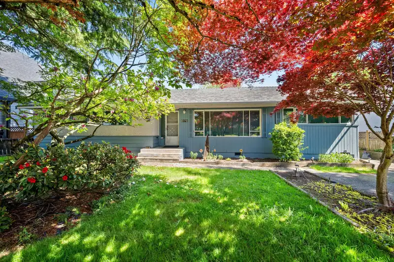 6170 175A STREET - photo 3 of 22