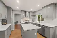 8111 164A STREET - thumbnail 3