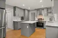 8111 164A STREET - thumbnail 4