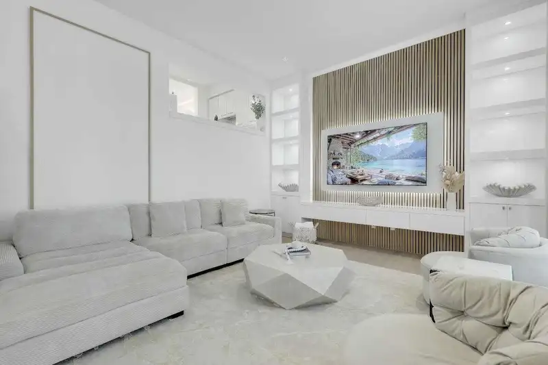 56 14058 61 AVENUE - photo 3 of 36