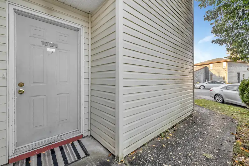 7363 129 STREET - photo 3 of 20