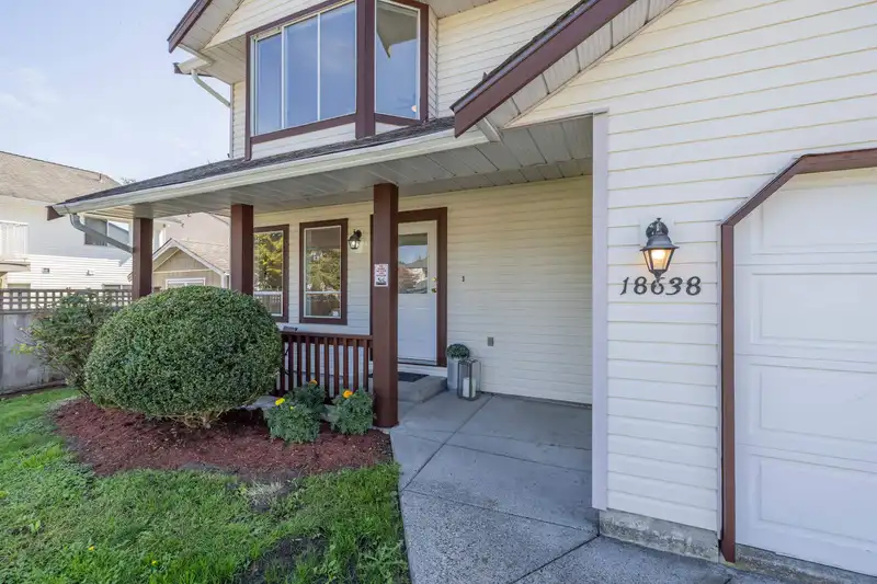 18638 59 AVENUE - photo 3 of 40