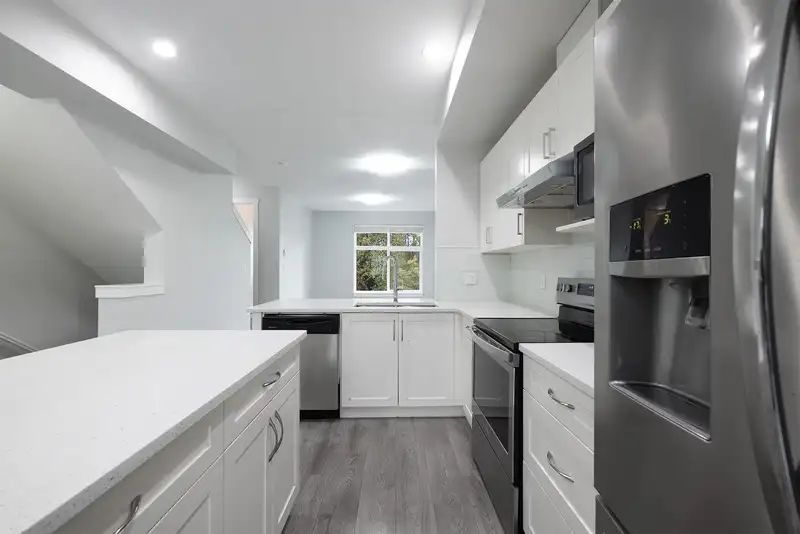 27 14660 105A AVENUE - photo 1 of 25
