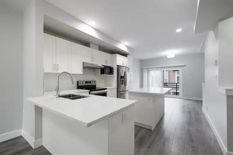 27 14660 105A AVENUE - photo 4 of 25