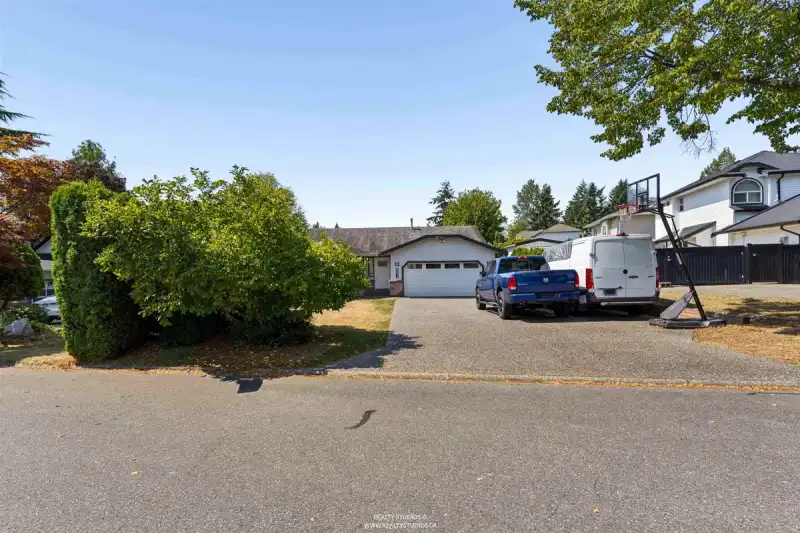 8673 149 STREET - photo 1 of 34