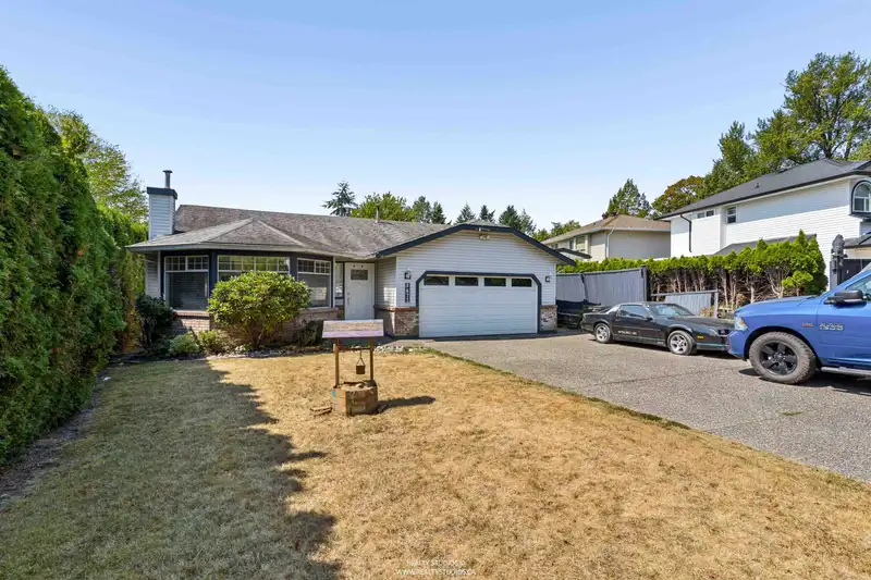 8673 149 STREET - photo 2 of 34
