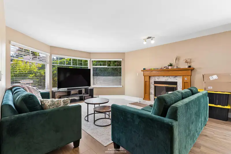 8673 149 STREET - photo 4 of 34