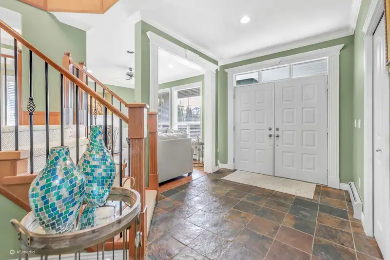 16215 79A AVENUE - photo 3 of 37
