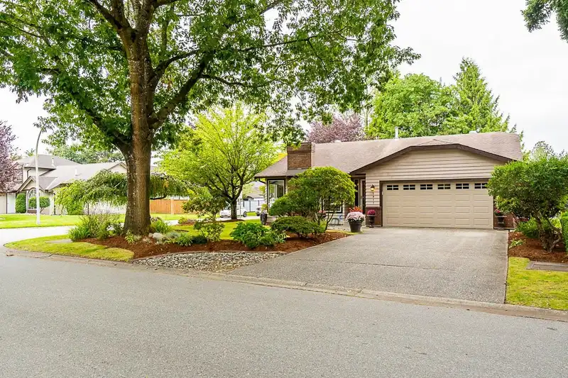5917 169 STREET - photo 4 of 34