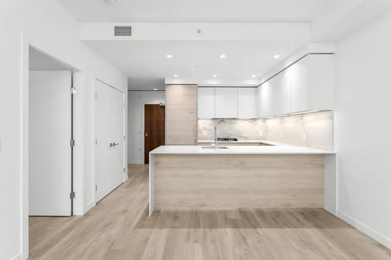 3205 680 QUAYSIDE DRIVE - photo 1 of 22