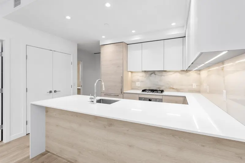 3205 680 QUAYSIDE DRIVE - photo 2 of 22