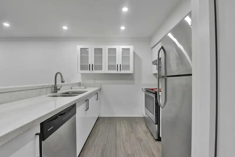 207 12739 72 AVENUE - photo 4 of 12