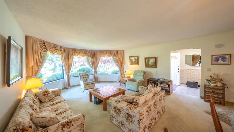 14076 19A AVENUE - photo 4 of 25