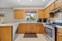 6049 187 STREET - thumbnail 5