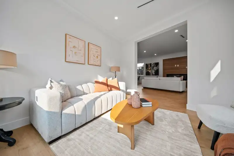 16615 102 AVENUE - photo 3 of 40