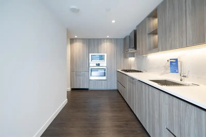 2110 9887 WHALLEY BOULEVARD - photo 3 of 11