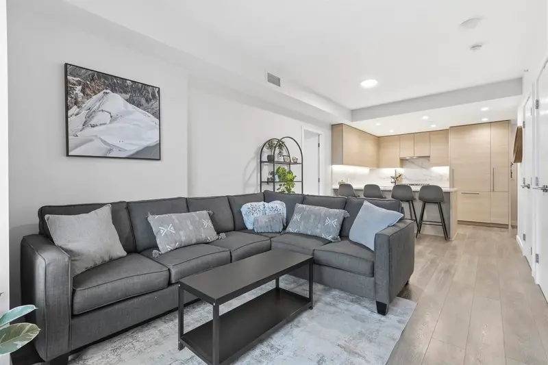 908 308 MORRISSEY ROAD - photo 4 of 25