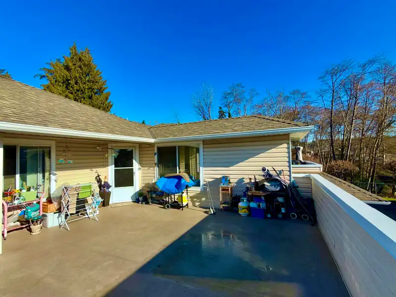 212 9310 KING GEORGE HIGHWAY - photo 3 of 28