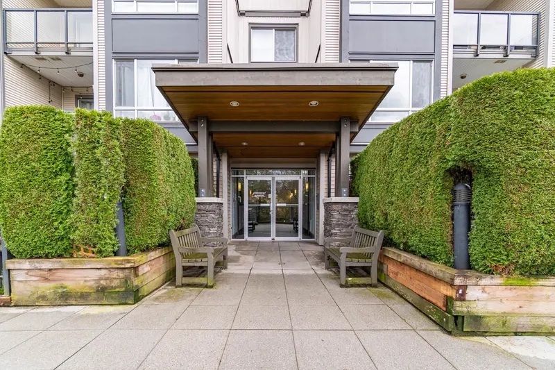 303 2943 NELSON PLACE - photo 2 of 25