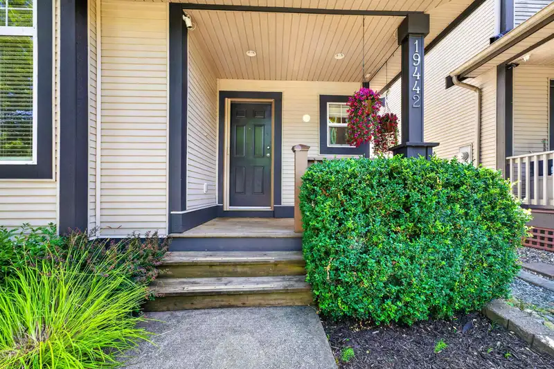 19442 67A AVENUE - photo 2 of 40