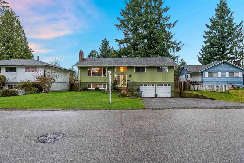 10957 JAY CRESCENT - photo 1 of 28