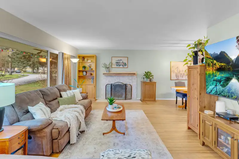 10957 JAY CRESCENT - photo 2 of 28
