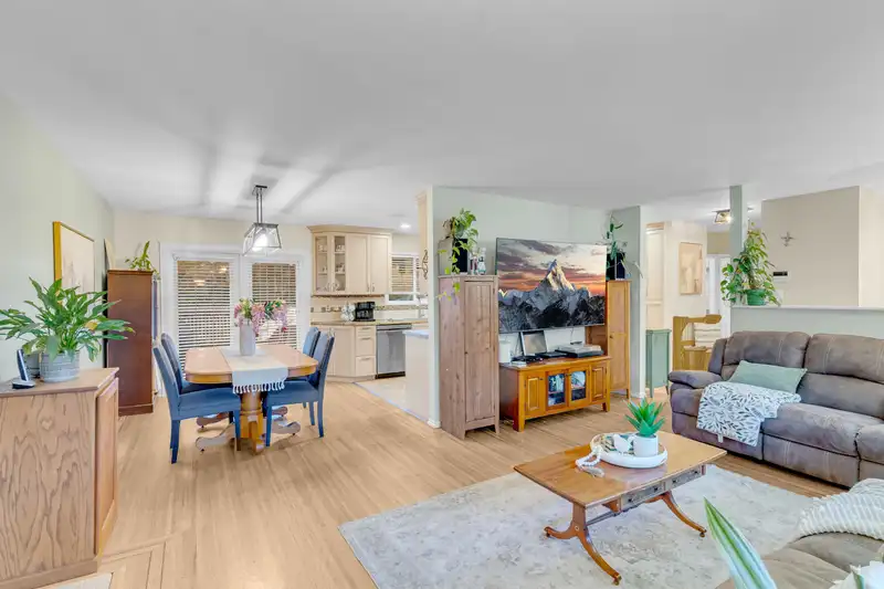 10957 JAY CRESCENT - photo 4 of 28