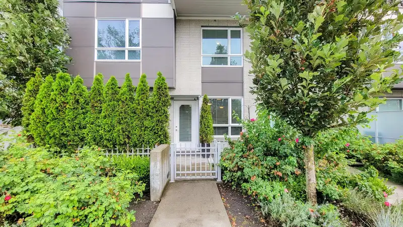 TH1 10581 140 STREET - photo 1 of 28