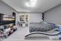 6841 142A STREET - thumbnail 18