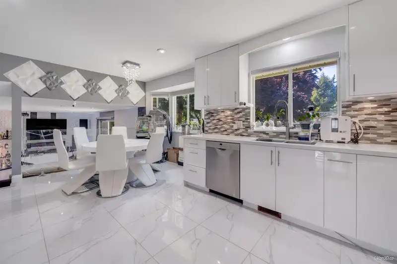 6841 142A STREET - photo 4 of 38
